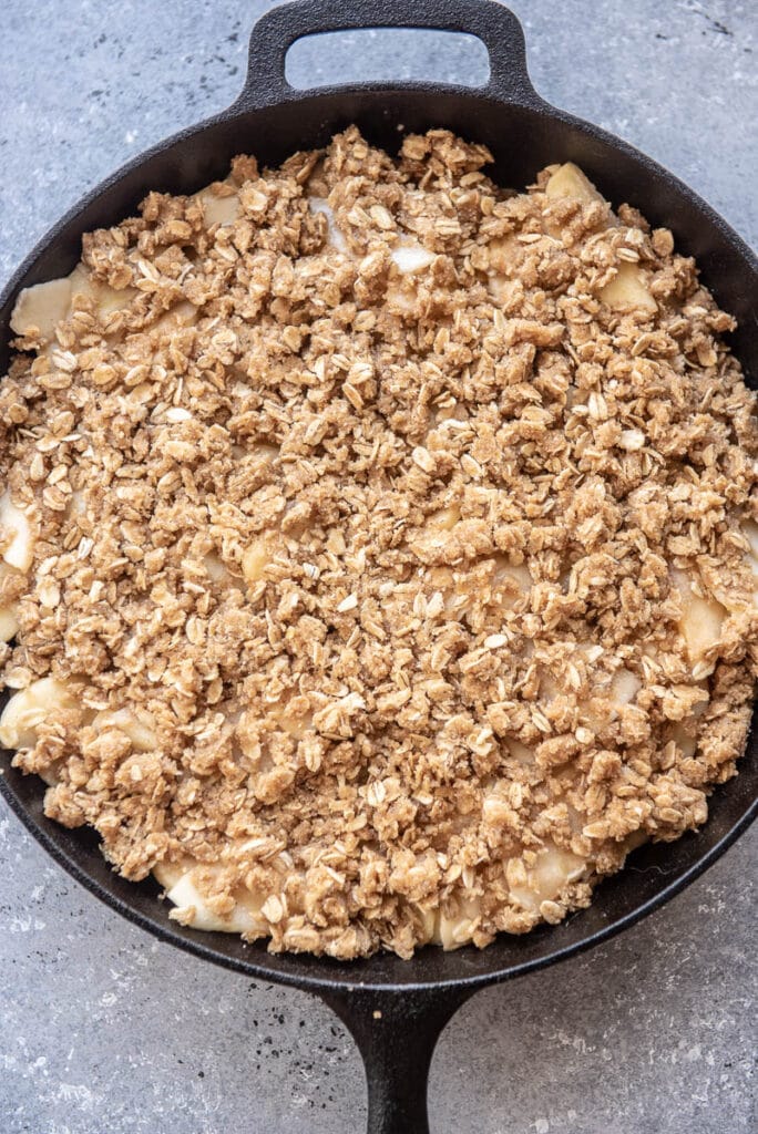 apple crumble in a grill pan
